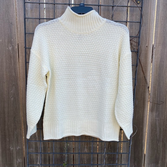 🐻❄️HOST PICK🐻❄️Ivory Mock Turtleneck Sweater - Picture 3 of 5